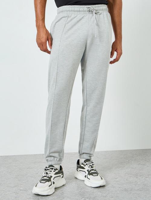 men solid mid rise relaxed fit jogger - 22394909 - Very Small Image - 1