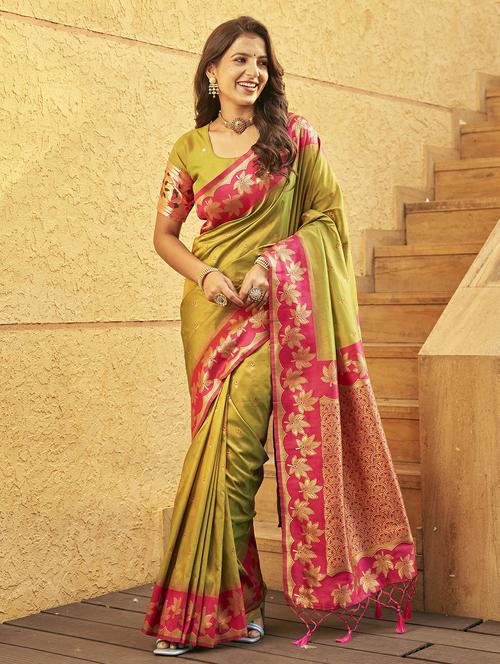 women self design banarasi saree with blouse - 22452285 - Very Small Image - 1