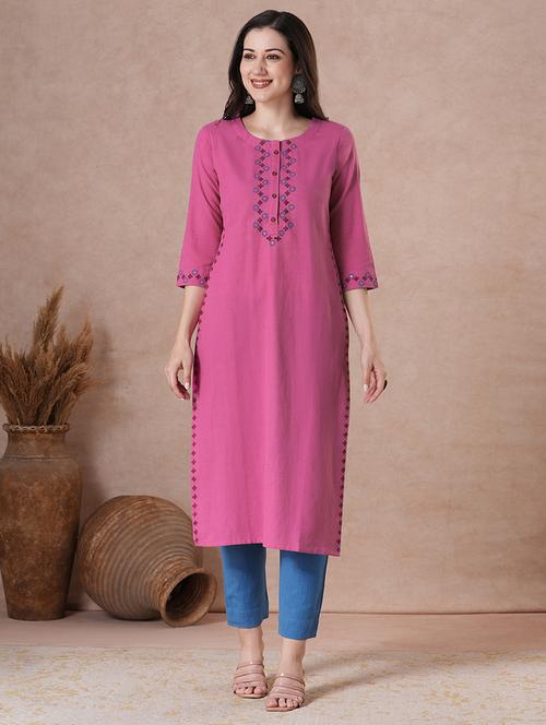 Women Three Quarter Sleeve Straight Kurta - 22463475 - Very Small Image - 1
