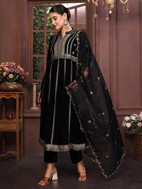women black suit set - 22471703 - Very Small Image - 1