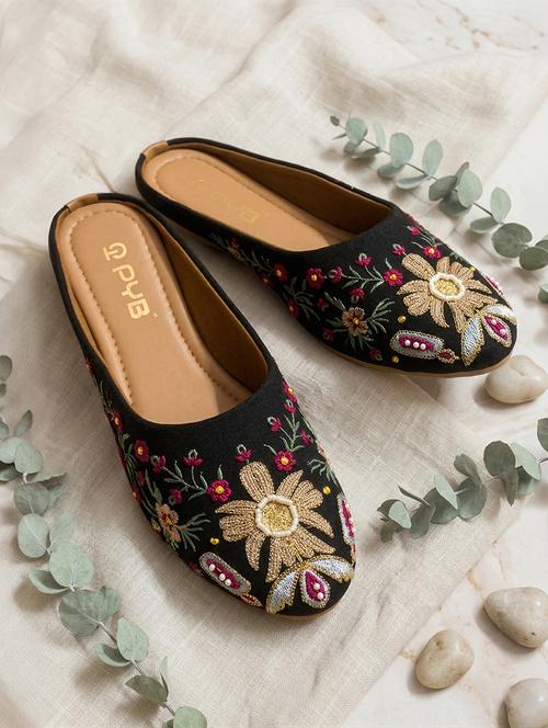 women embroidered slip on mojari - 22473269 - Very Small Image - 1