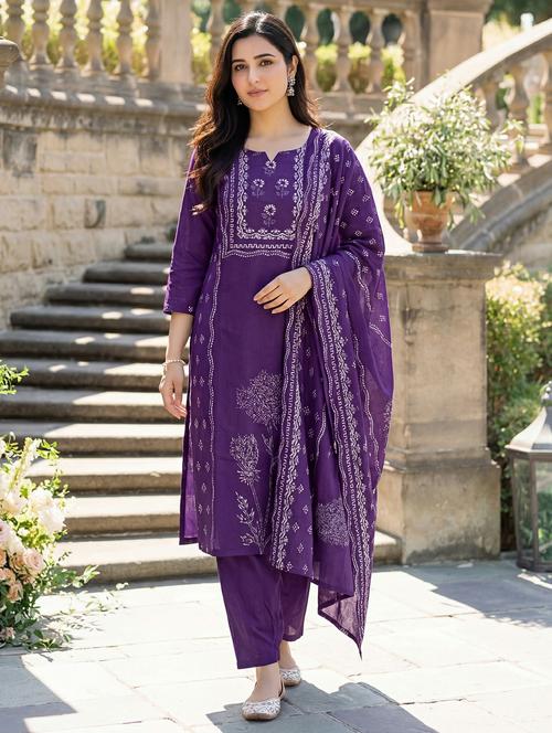 women printed notch neck kurta and pant set with dupatta - 22486306 - Very Small Image - 1