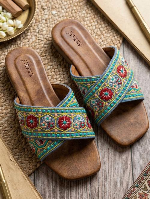 Women Embroidered Slip On Flats - 22497884 - Very Small Image - 1