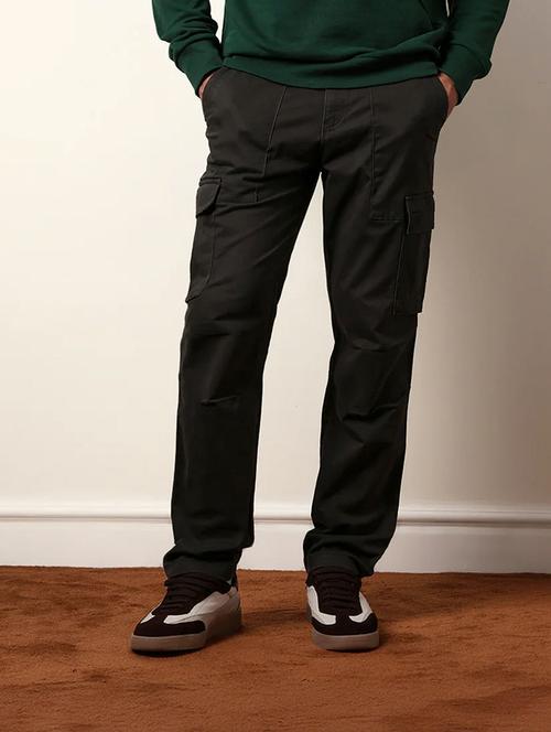 Men Solid Mid Rise Regular Fit Cargo Pant - 22570494 - Very Small Image - 1
