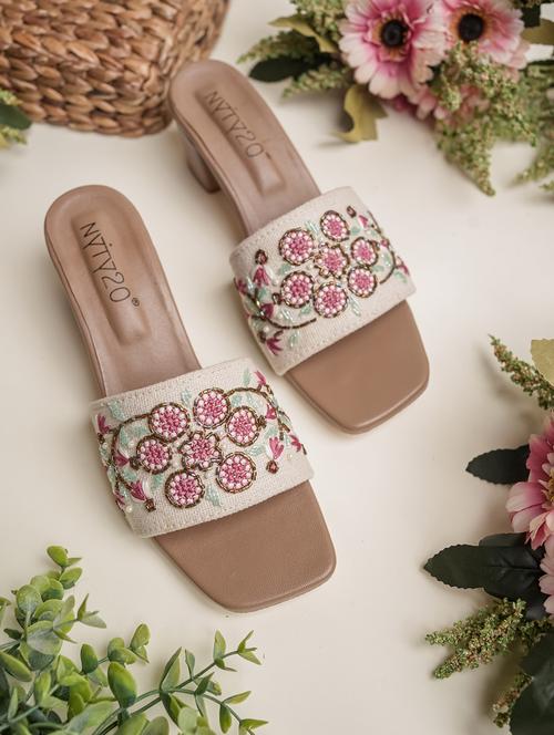 Women Embroidered Slip On Sandal - 22571055 - Very Small Image - 1