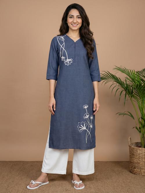 Women Embroidered Three Quarter Sleeve Straight Kurta - 22579572 - Very Small Image - 1