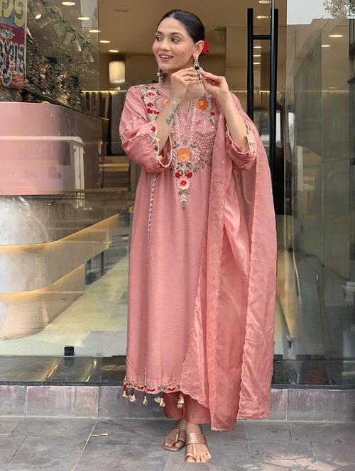Women Embroidered Three Quarter Sleeves Kurta Pant Set With Dupatta - 22579924 - Very Small Image - 1