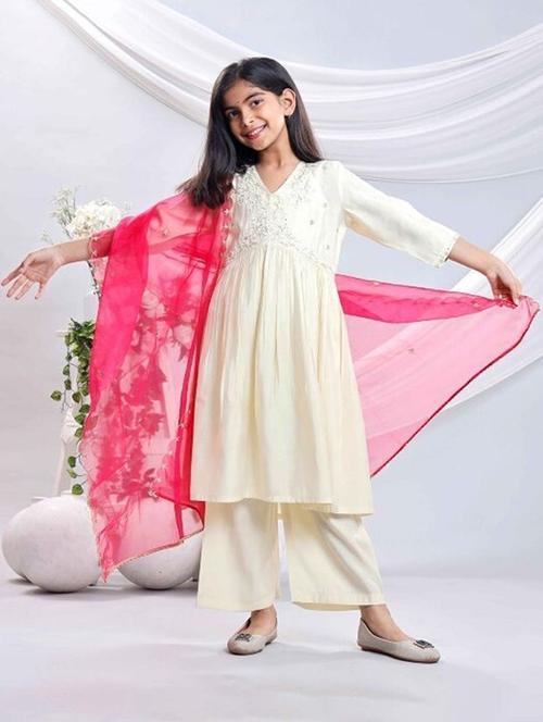 girls embroidered three quarter sleeves kurta pant set with dupatta - 22580155 - Very Small Image - 1