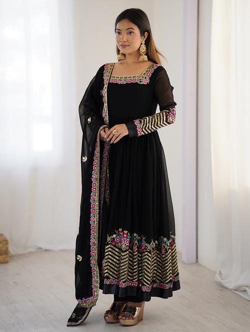 women embroidered long sleeves kurta pant with dupatta set - 22598550 - Very Small Image - 1