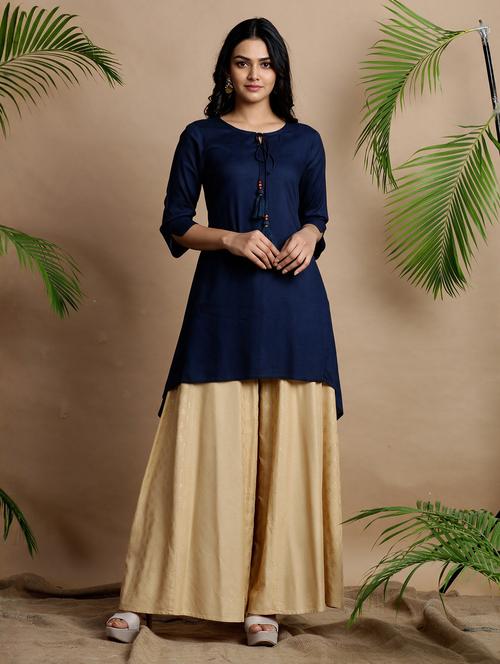 Women Solid Three Quarter Sleeves Asymmetric Kurta - 22616293 - Very Small Image - 1
