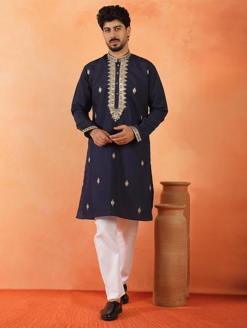 Men Solid With Work Mandarin Neck Long Kurta - 22619258 - Very Small Image - 1