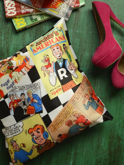 archie's comic cushion cover - 60990 - Very Small Image - 1