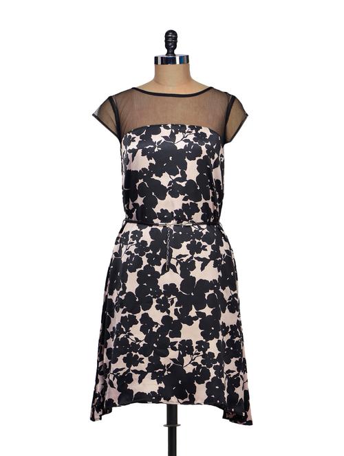 poly satin floral dress with belt - 68356 - Very Small Image - 1