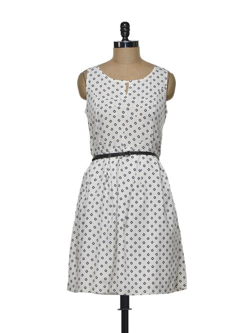 charming patterned white dress - 75373 - Very Small Image - 1
