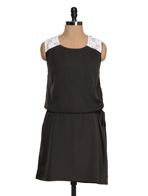 lace patch black dress - 949384 - Very Small Image - 1