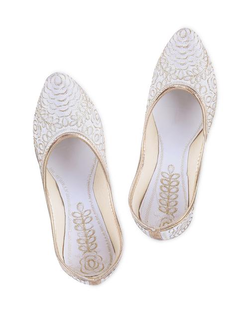 white embroidered leatherette mojaris - 9576965 - Very Small Image - 1