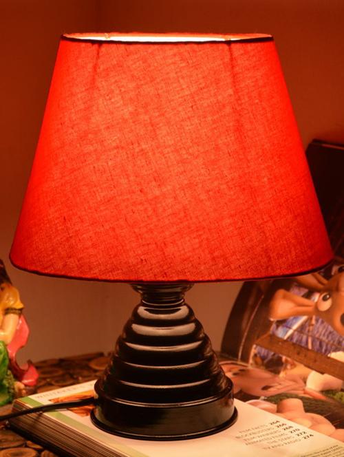 black and red table lamp - 9618581 - Very Small Image - 1