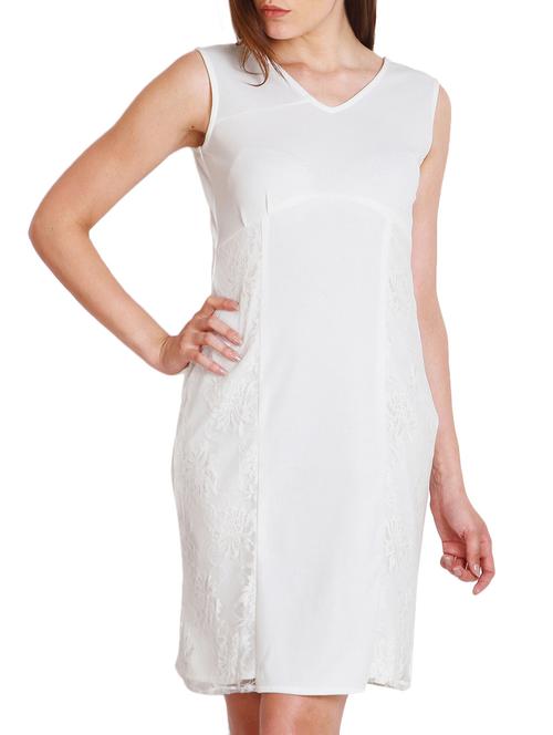 white dress - 9794936 - Very Small Image - 1