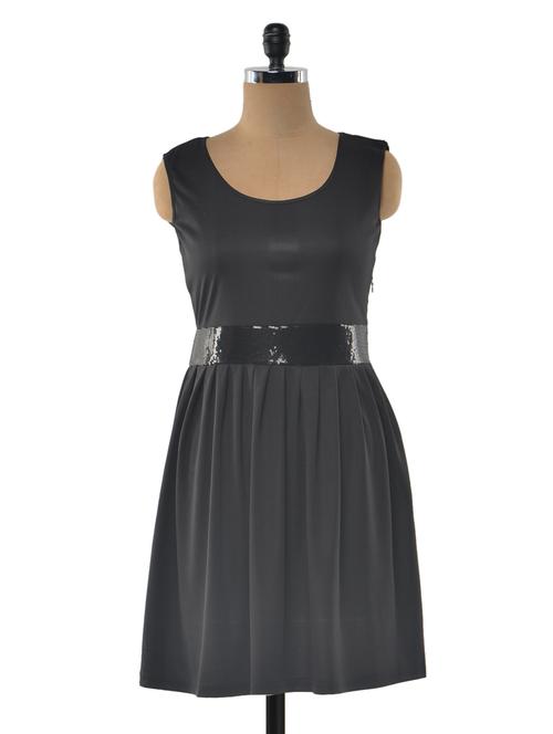 round neck waist sequins dress - 990405 - Very Small Image - 1